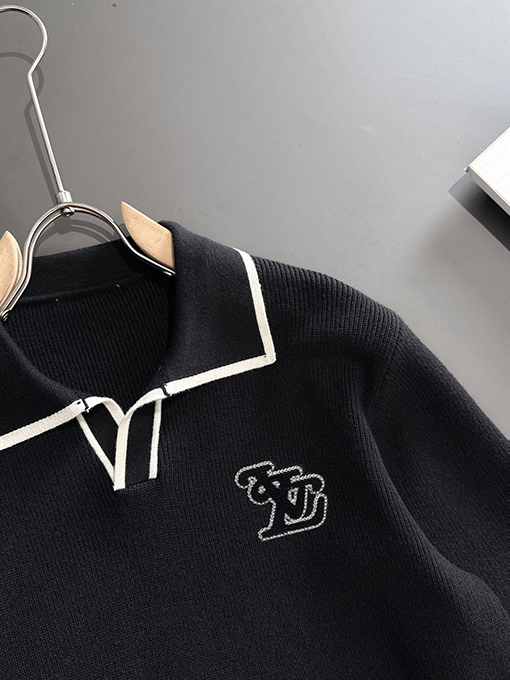ルイヴィトンスーパーコピー 新しいロゴバッジ刺繍ロゴラペルセーター