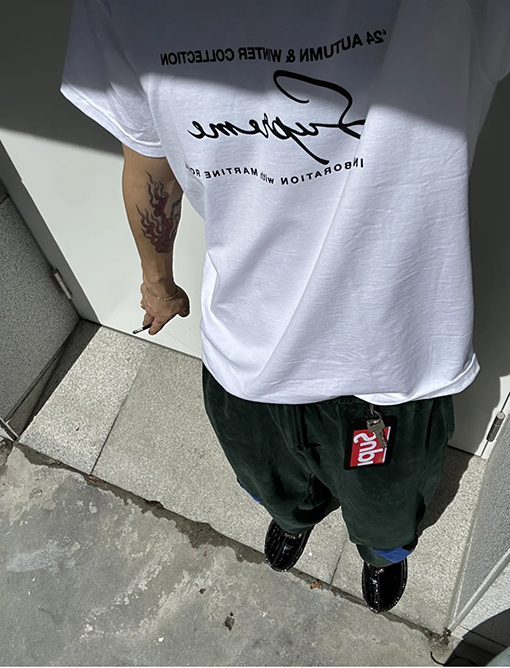 シュプリーム X Martine Rose FW24 花文字Tシャツ