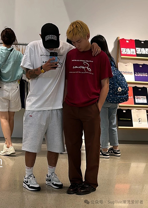 シュプリーム X Martine Rose FW24 花文字Tシャツ