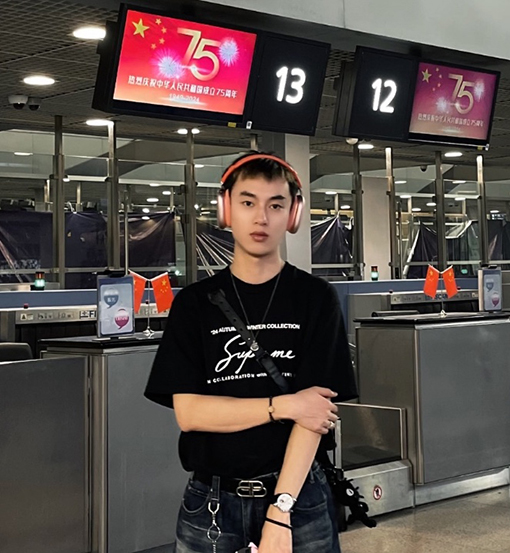 シュプリーム X Martine Rose FW24 花文字Tシャツ