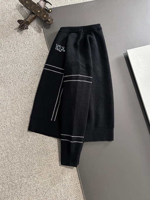 ディオール 新しいロゴバッジ刺繍ロゴクルーネックセーター