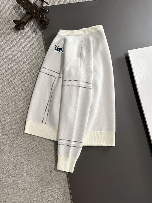 ディオール 新しいロゴバッジ刺繍ロゴクルーネックセーター