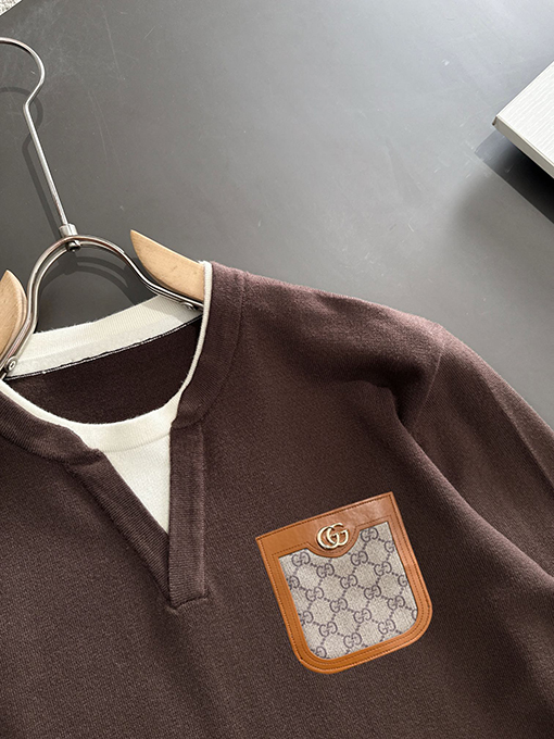 グッチ クラシックロゴバッジ刺繍ロゴクルーネックセーター
