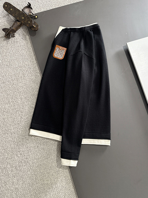グッチ クラシックロゴバッジ刺繍ロゴクルーネックセーター
