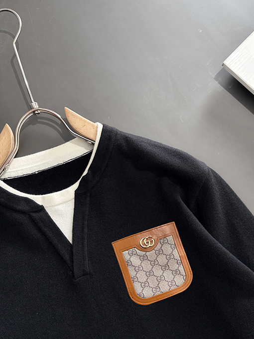 グッチ クラシックロゴバッジ刺繍ロゴクルーネックセーター