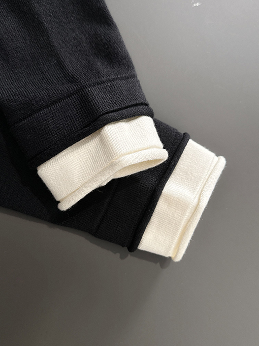 グッチ クラシックロゴバッジ刺繍ロゴクルーネックセーター