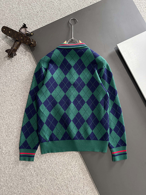 プラダコピー ファッションロゴバッジ刺繍ロゴラペルセーター