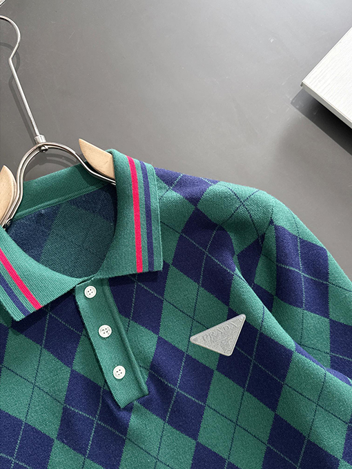 プラダコピー ファッションロゴバッジ刺繍ロゴラペルセーター