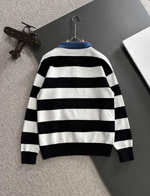 フェンディ ロゴバッジ刺繍ラペルセーター