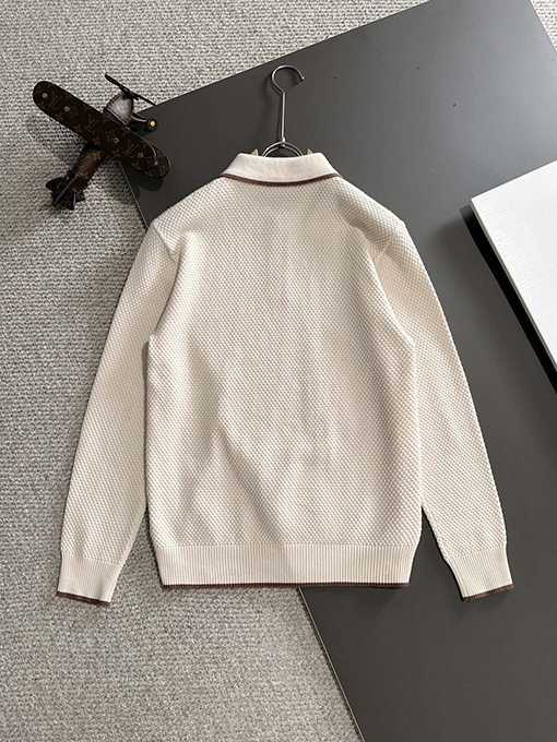 ディオール 新しいロゴバッジ刺繍襟セーター