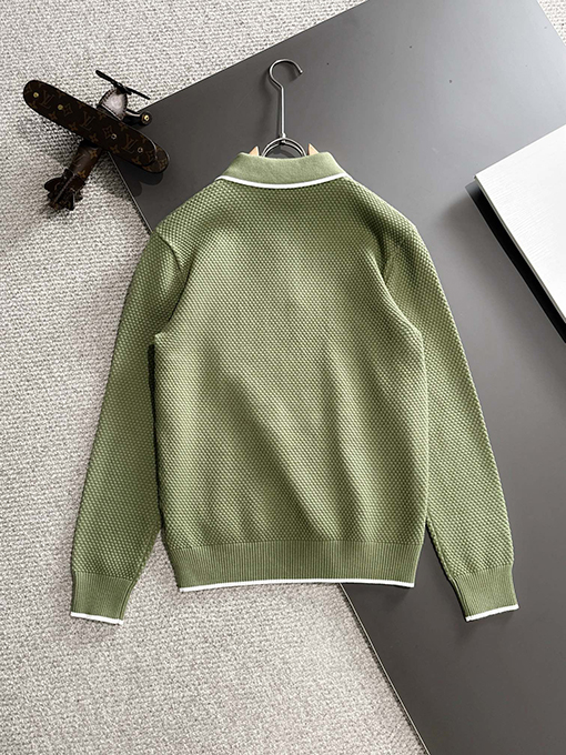 ディオール 新しいロゴバッジ刺繍襟セーター