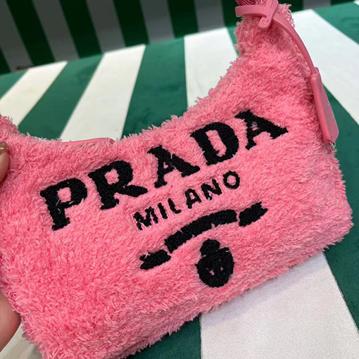 プラダ  PRADA  Re-Edition 2000ふわふわタオル地ミニバッグ可愛い