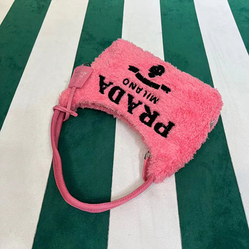 プラダ  PRADA  Re-Edition 2000ふわふわタオル地ミニバッグ可愛い