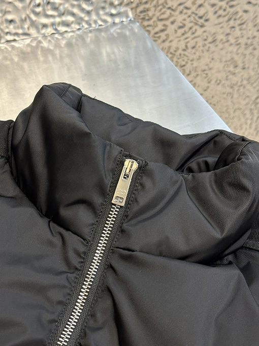 プラダ 鉄のダウンをひっくり返すジャケット