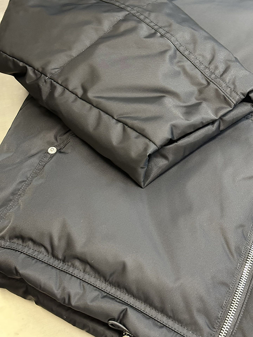 プラダ 鉄のダウンをひっくり返すジャケット