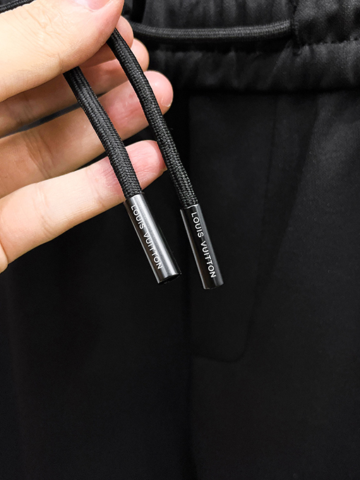 ルイヴィトンコピー 前衛的でスタイリッシュな高品質のスーツ