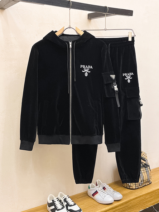 プラダ 胸のロゴジャケット＆パンツ セットアップ