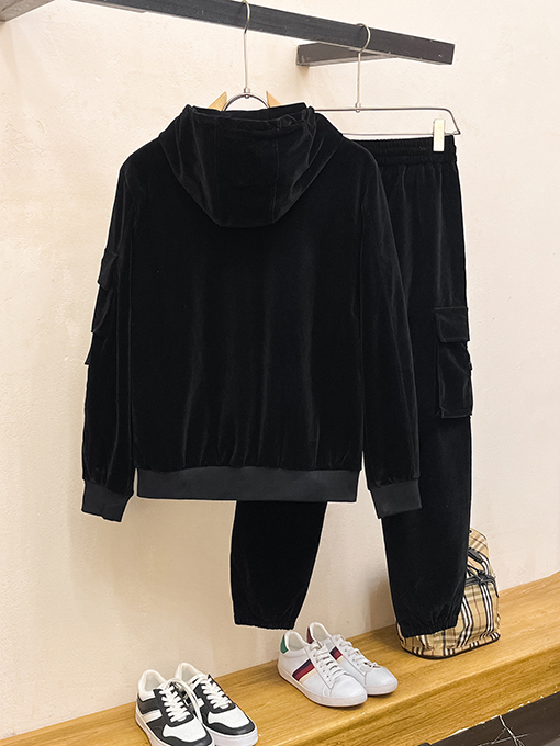 プラダ 胸のロゴジャケット＆パンツ セットアップ
