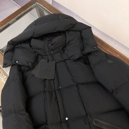 モンクレールコピー Loff Jacket 黒武士のダウンジャケット