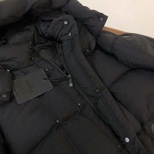 モンクレールコピー Loff Jacket 黒武士のダウンジャケット
