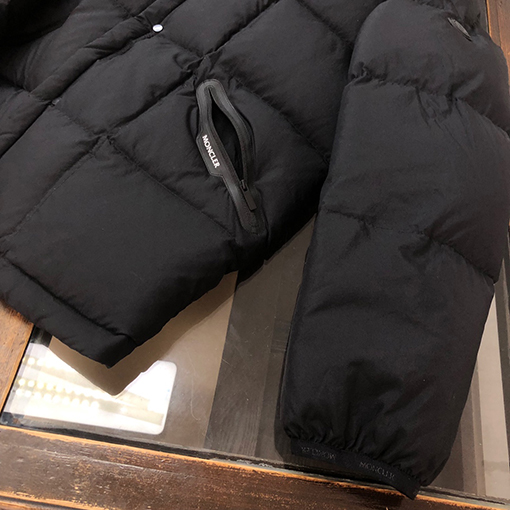 モンクレールコピー Loff Jacket 黒武士のダウンジャケット