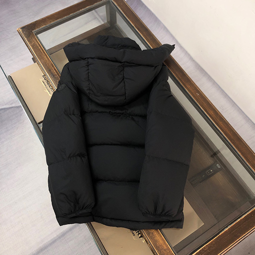 モンクレールコピー Loff Jacket 黒武士のダウンジャケット