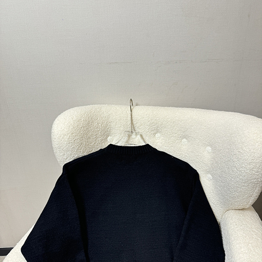 グッチ 新しい中空刺繍ロゴラウンドネック長袖セーター