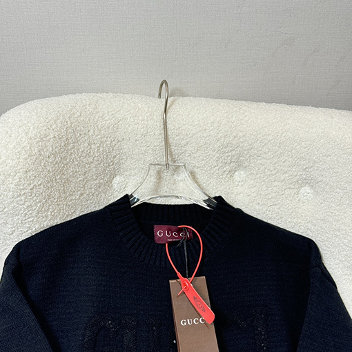 グッチ 新しい中空刺繍ロゴラウンドネック長袖セーター