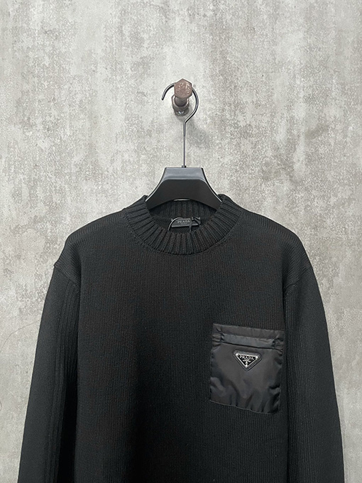 プラダ 24fw ナイロンポケットクルーネックセーター