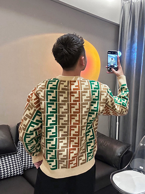 フェンディコピー ロゴデザインクルーネックセーター