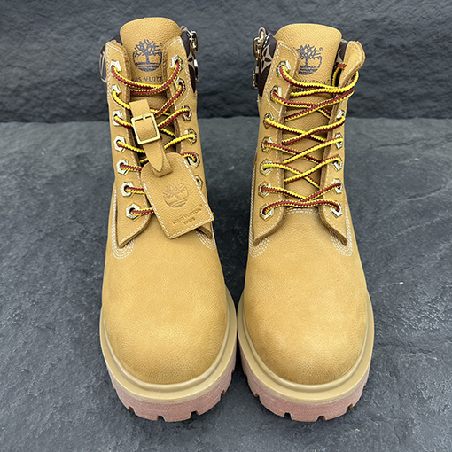 ルイヴィトン 限定コラボLV x Timberlandとアンクルブーツ
