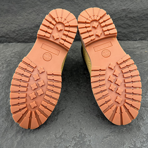 ルイヴィトン 限定コラボLV x Timberlandとアンクルブーツ
