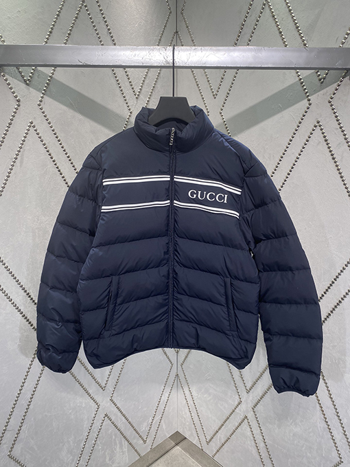 グッチ 新しい Gucci ロゴのダウンジャケット