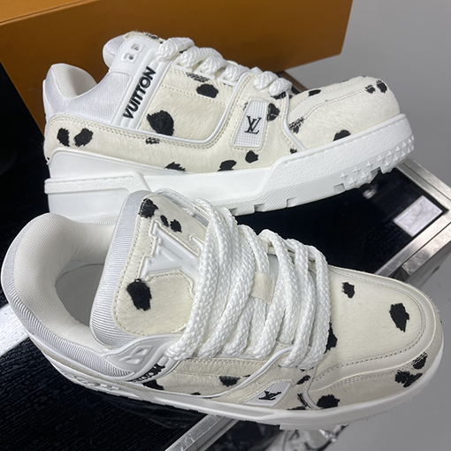 ルイヴィトン Trainer Maxi 24SS 太った丁シリーズ乳牛カップルのスポーツシューズ