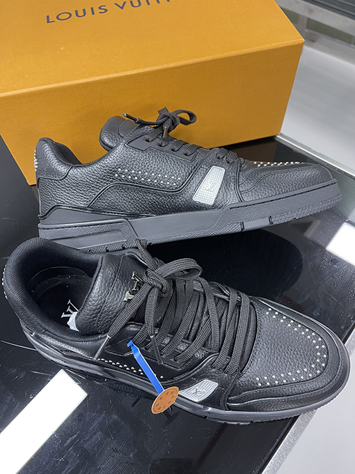 ルイヴィトンコピー  Trainer Sneaker 24FW 新しいリベットシリーズのスニーカー