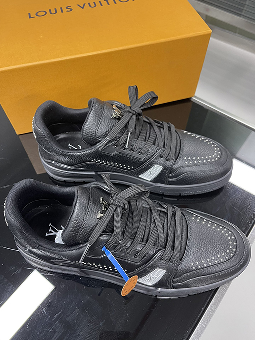 ルイヴィトンコピー  Trainer Sneaker 24FW 新しいリベットシリーズのスニーカー