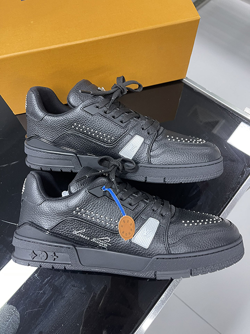 ルイヴィトンコピー  Trainer Sneaker 24FW 新しいリベットシリーズのスニーカー