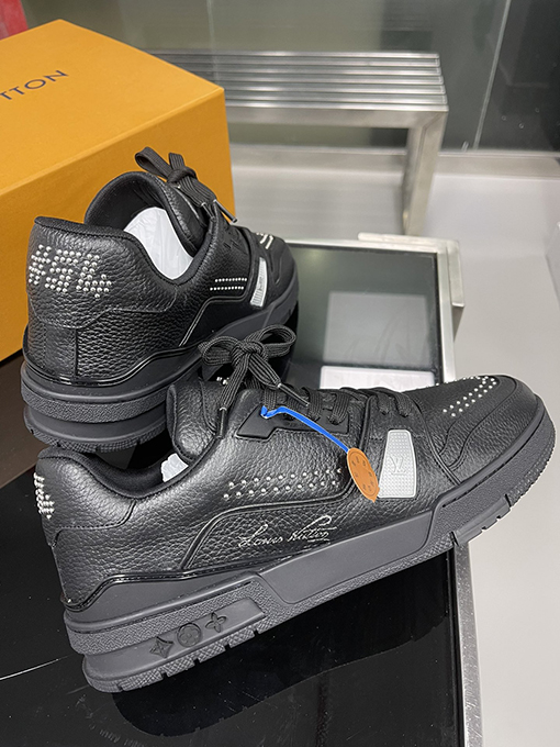 ルイヴィトンコピー  Trainer Sneaker 24FW 新しいリベットシリーズのスニーカー