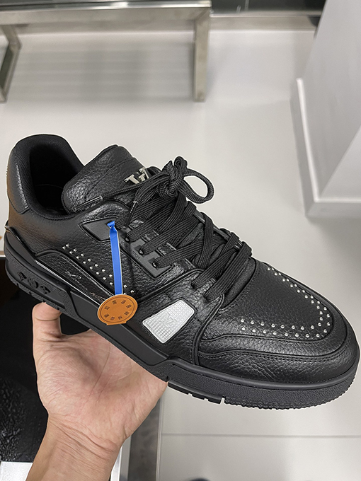 ルイヴィトンコピー  Trainer Sneaker 24FW 新しいリベットシリーズのスニーカー