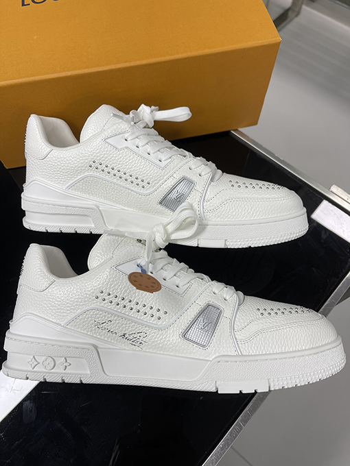 ルイヴィトンコピー  Trainer Sneaker 24FW 新しいリベットシリーズのスニーカー