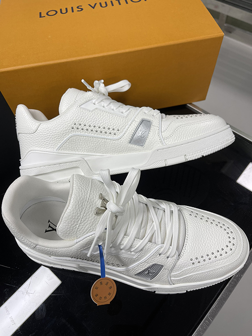 ルイヴィトンコピー  Trainer Sneaker 24FW 新しいリベットシリーズのスニーカー