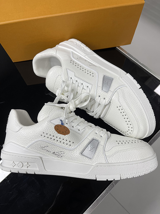 ルイヴィトンコピー  Trainer Sneaker 24FW 新しいリベットシリーズのスニーカー