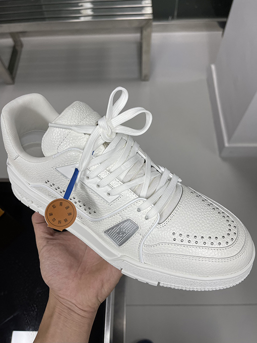 ルイヴィトンコピー  Trainer Sneaker 24FW 新しいリベットシリーズのスニーカー