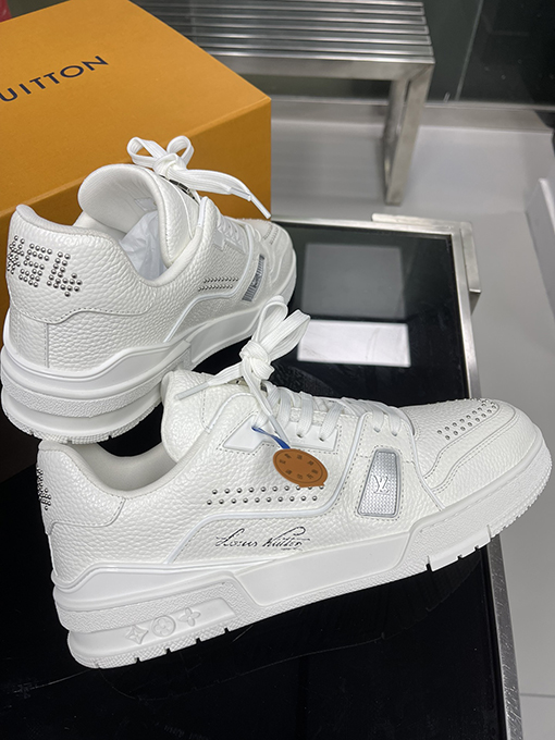 ルイヴィトンコピー  Trainer Sneaker 24FW 新しいリベットシリーズのスニーカー