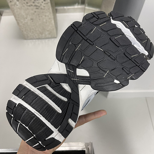 バレンシアガ Balenciaga Stapler Runne 24SS ステープル釘ヴィンテージパパ靴
