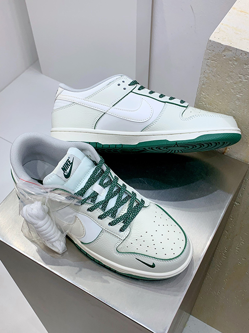 ナイキ DUNK LOW RETRO ダンクシリーズスケートシューズ
