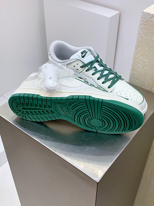 ナイキ DUNK LOW RETRO ダンクシリーズスケートシューズ