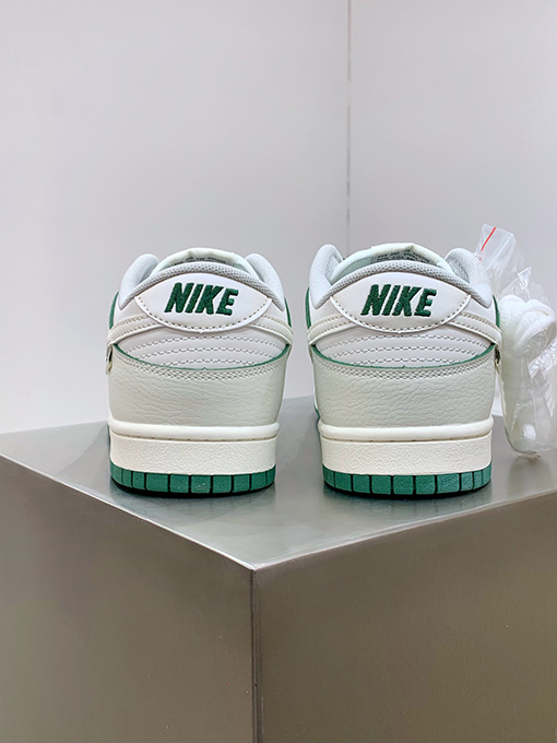 ナイキ DUNK LOW RETRO ダンクシリーズスケートシューズ