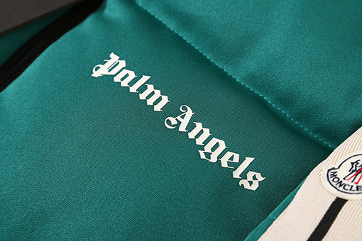 Moncler x Palm Angelsコピー ロゴカラーバー刺繍ロゴダウンジャケット