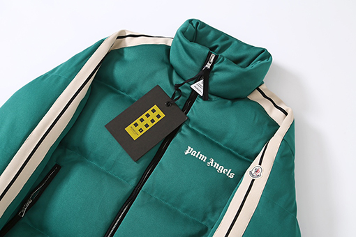Moncler x Palm Angelsコピー ロゴカラーバー刺繍ロゴダウンジャケット